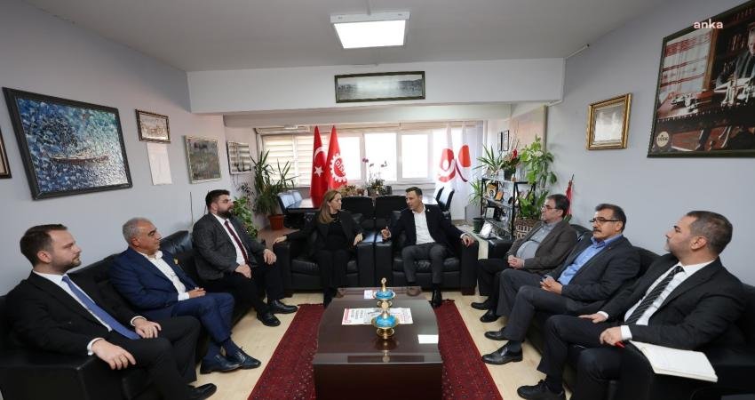 CHP İstanbul İl Başkanı Özgür Çelik ve beraberindeki parti heyeti,