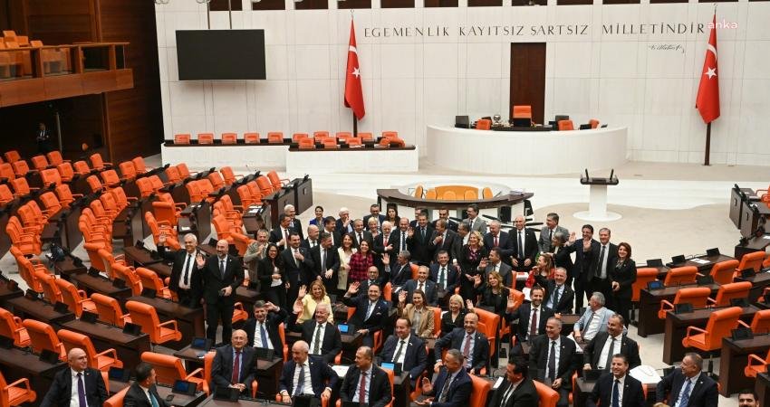 CHP Genel Başkanı Özgür Özel, "Anasayal düzene karşı kalkışma girişimini