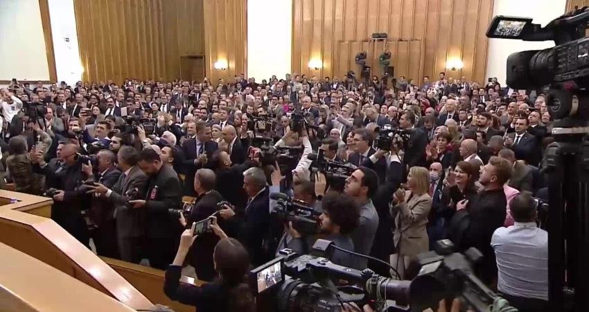 CHP Genel Başkanı Özgür Özel, TBMM grup toplantısında, “Siz kalkışıp