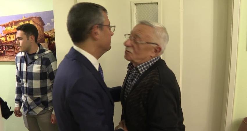 CHP Genel Başkanı Özgür Özel, geçtiğimiz hafta yaşamını yitiren CHP