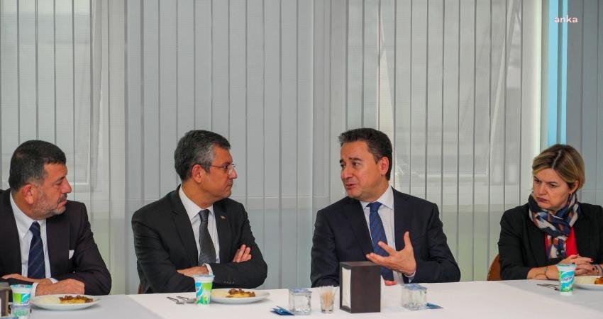 CHP Genel Başkanı Özgür Özel, "Değerli babası Hilmi Babacan'ı kaybeden