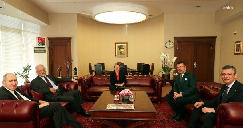 CHP Genel Başkanı Özgür Özel, "Önceki Genel Başkanlarımız Sayın Altan