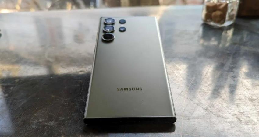 Samsung'un Galaxy S24 serisi telefonları, sızdırılan kılıf görüntülerine bakılırsa tasarım