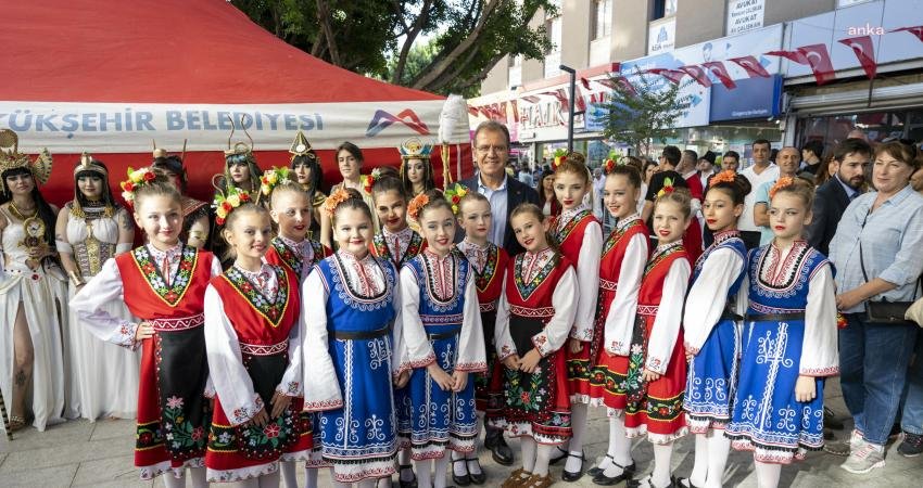 Mersin Büyükşehir Belediyesi’nin, ‘Şahmeran’ temasıyla 2’ncisini düzenleyeceği ‘Uluslararası Tarsus Festivali’ heyecanı tüm Mersin’i sardı.