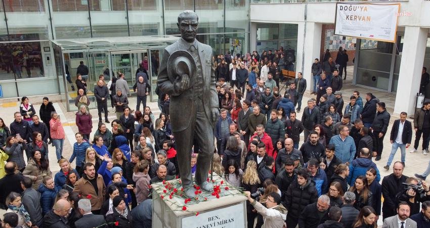 Tepebaşı Belediyesi’nde düzenlenen 10 Kasım töreninde, belediye personeli Ulu Önder