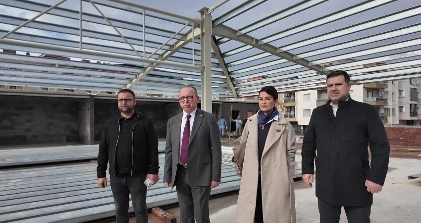 Turgutlu Belediye Başkanı Çetin Akın, 5 ay önce temeli atılan