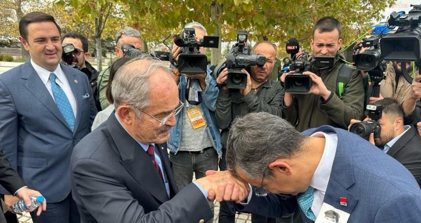 Eskişehir Büyükşehir Belediye Başkanı Yılmaz Büyükerşen, Bülent Ecevit’in ölümünün 17’nci
