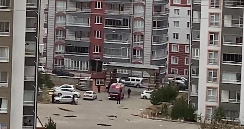 Yozgat'ta gece başlayan şiddetli rüzgar öğleden sonra şiddetini artırdı. Meteorolojik