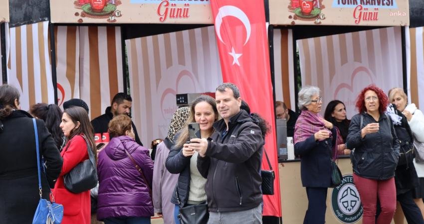 İzmit Belediyesinin 3’üncü kez kahveseverleri bir araya getirdiği Geleneksel Türk