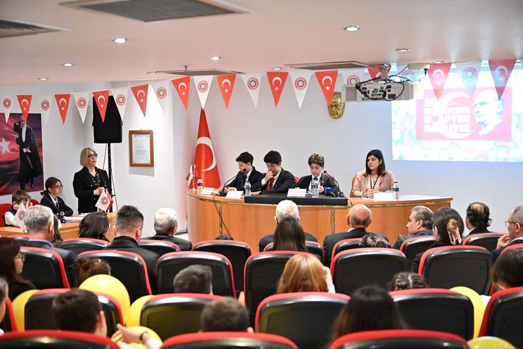 cocuk-meclisi-uyeleri-mazbatalarini-mansur-yavastan-aldi-2