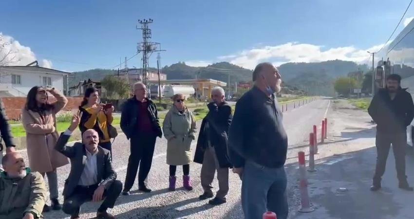 Köylüler ve çevreciler, zeytin ağaçlarının yanında madencilik yapılmasına, yaşam alanlarının