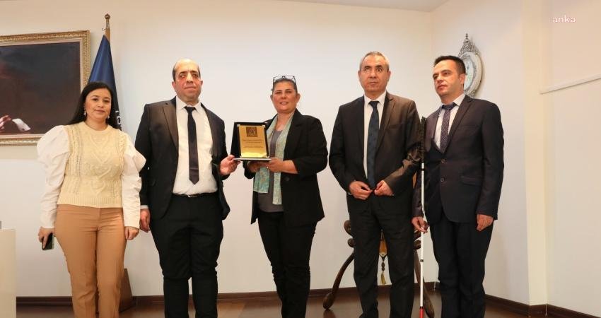 Altı Nokta Körler Derneği Genel Başkanı Fermani Kurtel, beraberindeki heyetle