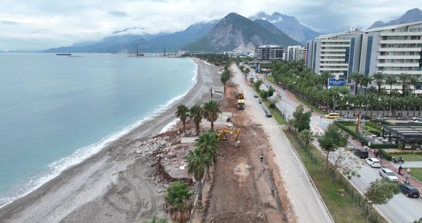 Antalya Büyükşehir Belediyesi, Konyaaltı Sahili’nin Boğaçayı-Liman Kavşağı arasında kalan kısmını