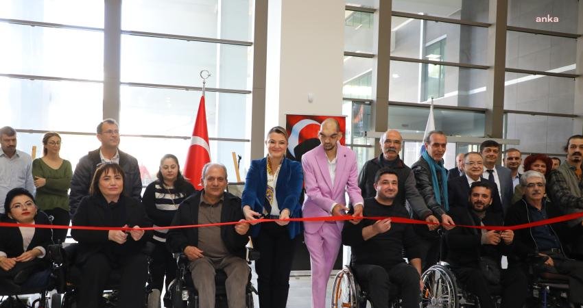 Antalya Büyükşehir Belediyesi fuayesinde 3 Aralık Dünya Engelliler Günü kapsamında