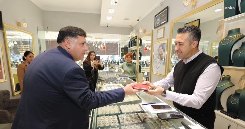 Menderes Belediye Başkan Vekili Erkan Özkan yılbaşı öncesi ilçe esnafıyla