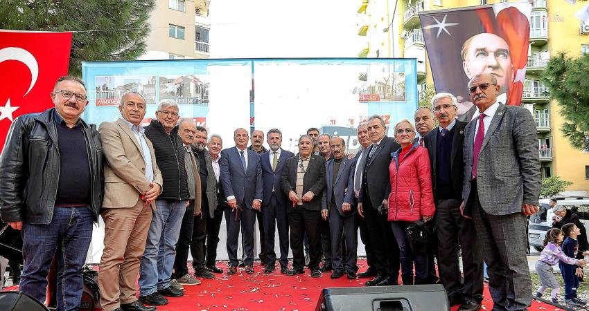 Bayraklı Belediye Başkanı Serdar Sandal, yeniden inşa edilen 5 muhtarlık