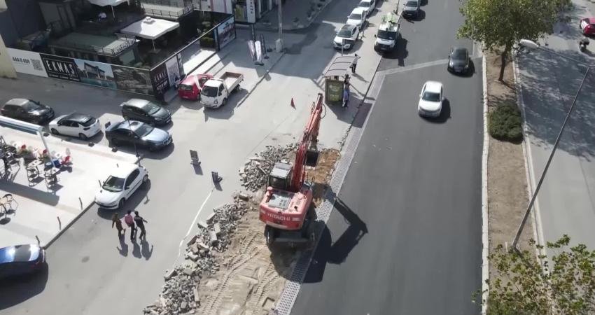 Bayraklı’da yol yenileme, kaldırım ve kilit parke çalışmalarını aralıksız sürdüren