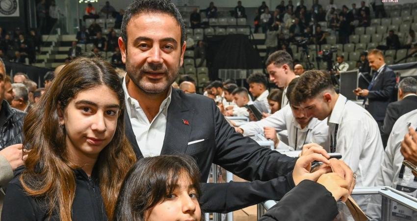 Beşiktaş Belediye Başkanı Rıza Akpolat, Beşiktaş Olağanüstü Genel Kurulu'nda kulübün