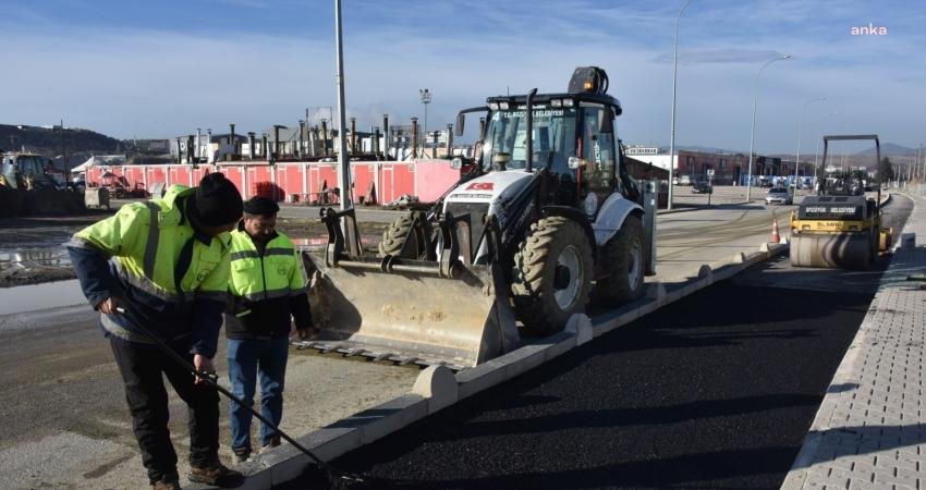Bozüyük Belediyesi tarafından kapalı pazarın önünden geçen Şenkal Caddesi’nin devamındaki TCDD