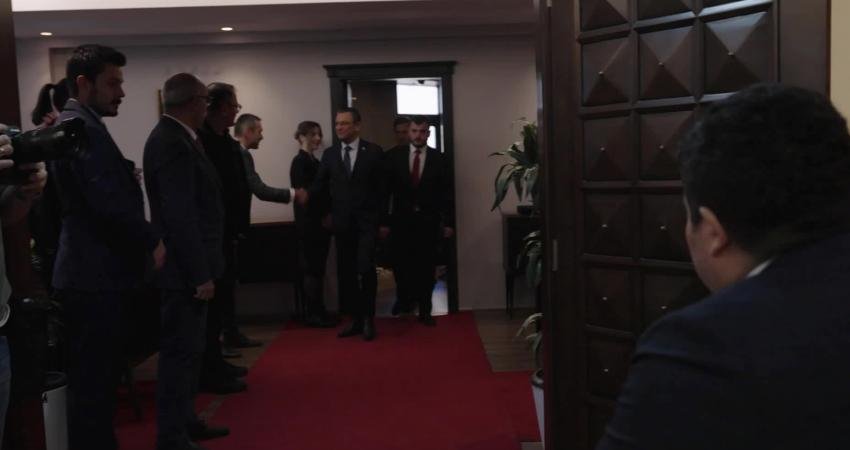CHP Genel Başkanı Özgür Özel, Buca Belediye Başkanı Erhan Kılıç’ı