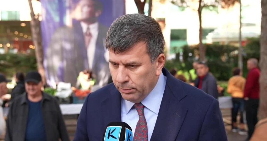 Kadıköy Belediyesi, depremzede çiftçilerin ürettiği ürünleri Kadıköy’e getirerek deprem dayanışma
