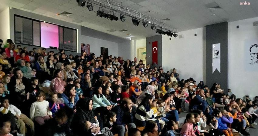 Didim Belediyesi tarafından çocuklara yönelik başlatılan sinema günleri, tüm hızıyla