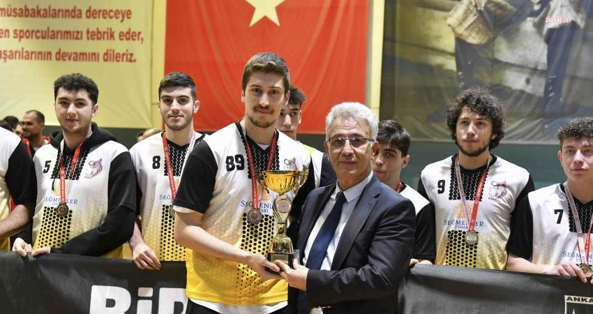 Ankara Büyük Erkekler Basketbol Ligi’nde şampiyonluk ipini göğüsleyen Ankara Büyükşehir
