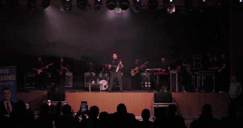 Esenyurt Belediyesi’nin düzenlediği 2. Kardeş Kültürler Festivali’nde sahne alan ünlü