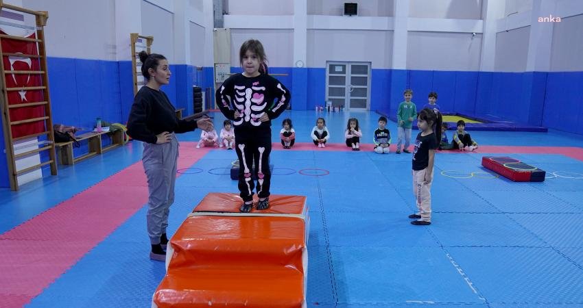 Tepebaşı Belediyesi Yunus Emre Spor Tesisleri’nde bulunan jimnastik salonu, güz