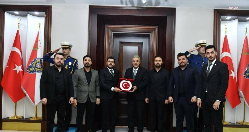 Genç Sağlık Sendikası Genel Başkanı Osman Kaya ve sendika yöneticileri,