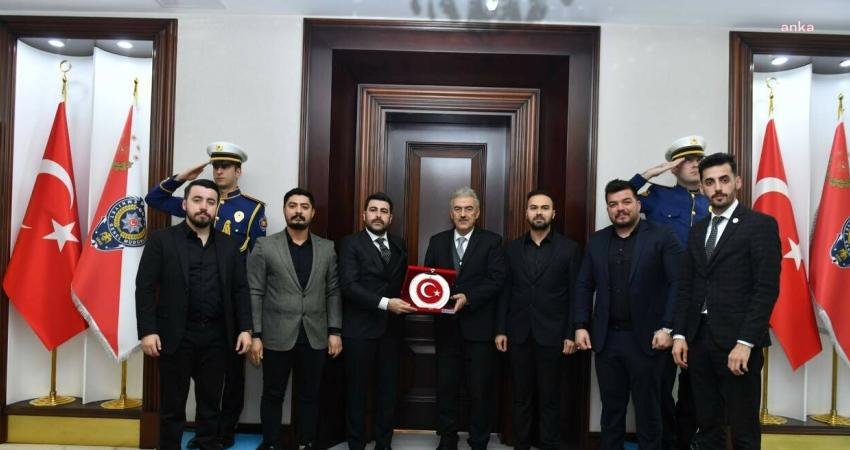 Genç Sağlık Sendikası Genel Başkanı Osman Kaya ve sendika yöneticileri,