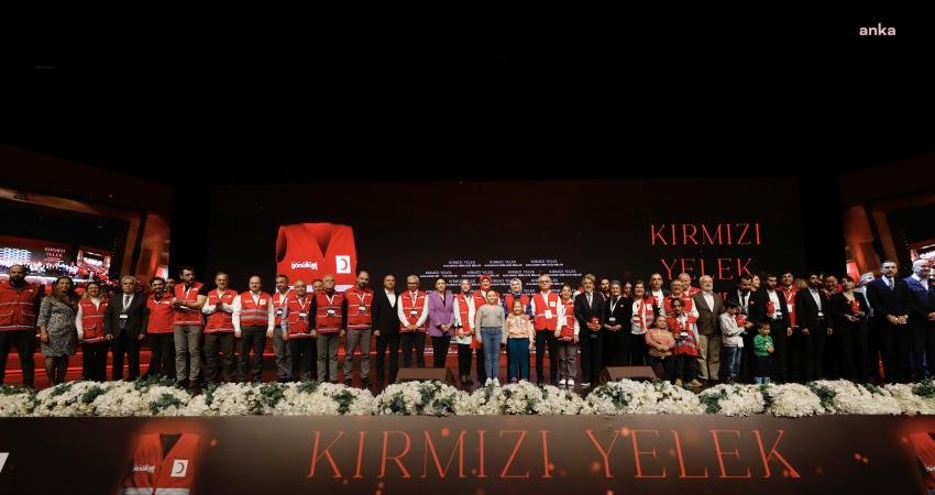 Kızılay, iyilik hikayeleriyle toplumda fark yaratarak gönüllülük hareketinin parçası haline