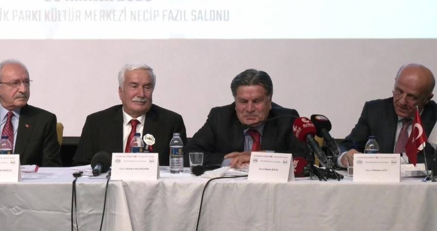 Eski Anayasa Mahkemesi Başkanı Haşim Kılıç, Demokraside Birlik Vakfı'nın düzenlediği