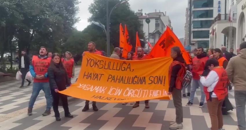 Hopa Halkevleri üyeleri Hopa Parkı’nda bir araya gelerek yoksulluk ve