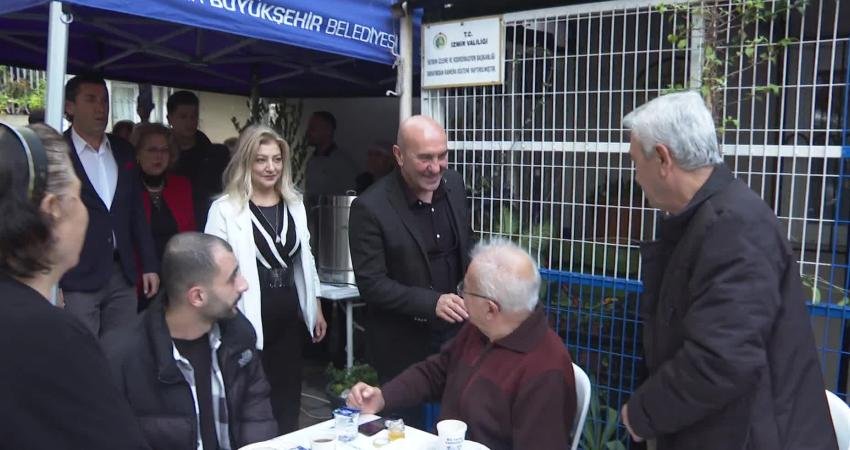 İzmir Büyükşehir Belediye Başkanı Tunç Soyer, Altıntaş Mahallesi sakinlerinin düzenlediği