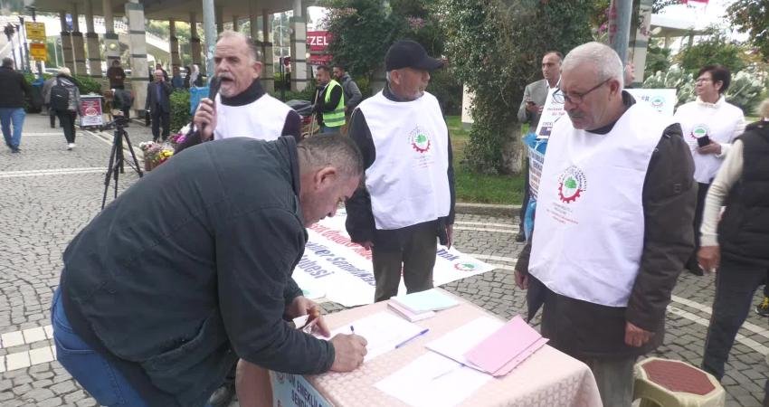 Tüm Emekliler Sendikası Konak Şubesi üyeleri, emekli maaşlarını protesto etti;