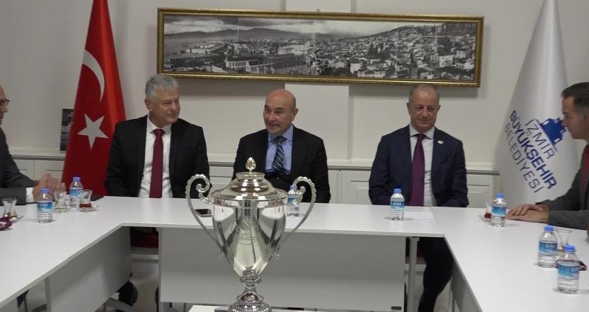 İzmir Büyükşehir Belediye Başkanı Tunç Soyer, LEN Kadınlar Challenger Kupası’nı