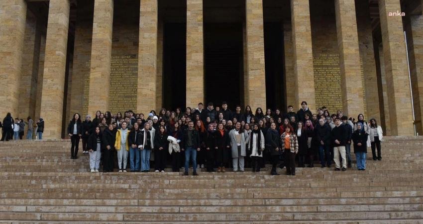 İzmit Belediyesi Çınar Akademi öğrencileri, Cumhuriyetimizin 100’ncü yılında Mustafa Kemal