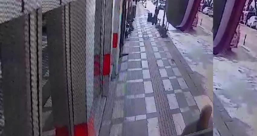 Şanlıurfa’da seyir halindeki kamyonun çarpması sonucu koparak hızla kaldırıma düşen