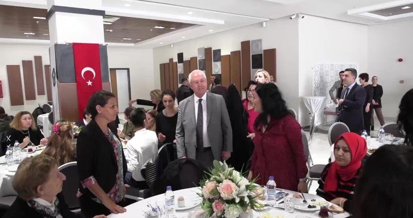 Karabağlar'ın seçilmiş kadınları 8. kez buluştu. Karabağlar Belediye Başkanı Muhittin Selvitopu,