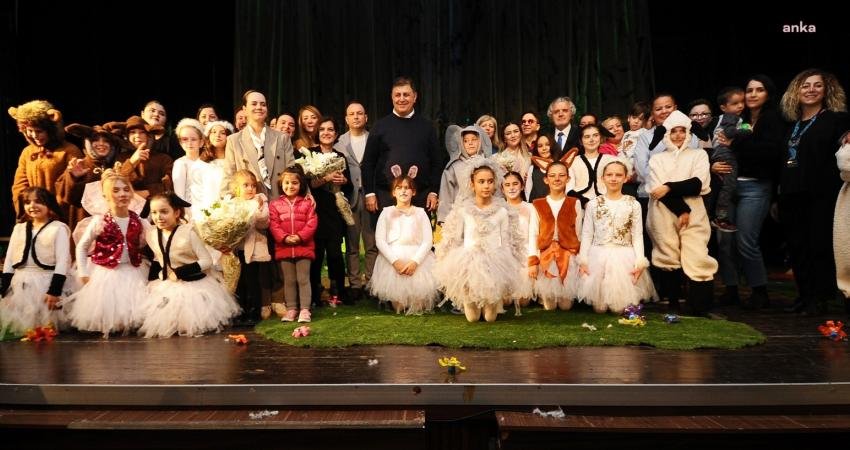 Karşıyaka Belediyesi, ücretsiz tiyatro oyunları ve kurslarla sanata destek olmayı