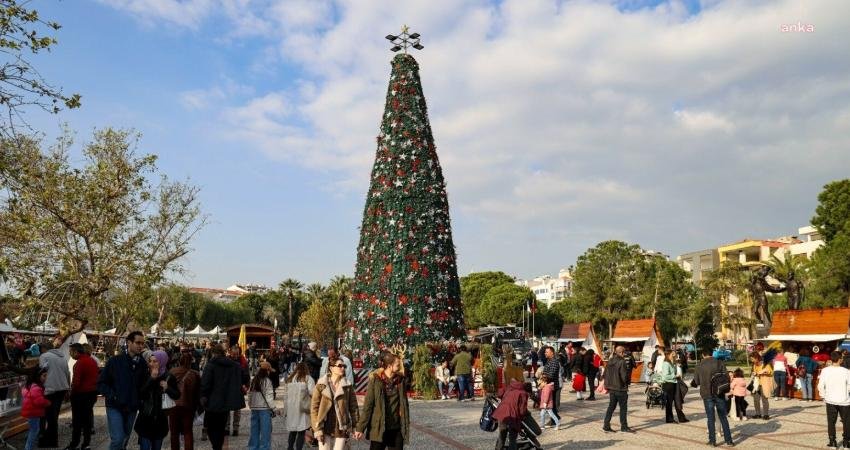Yaklaşan yeni yılın coşku ve heyecanını ilçenin kalbinde yaşatmaya hazırlanan