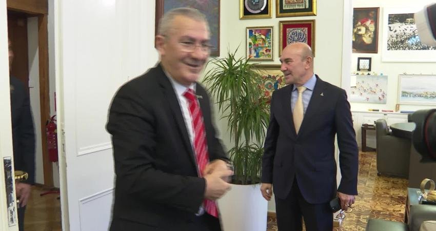 Uluslararası Lions Dernekleri’nin temsilcileri İzmir Büyükşehir Belediye Başkanı Tunç Soyer’i