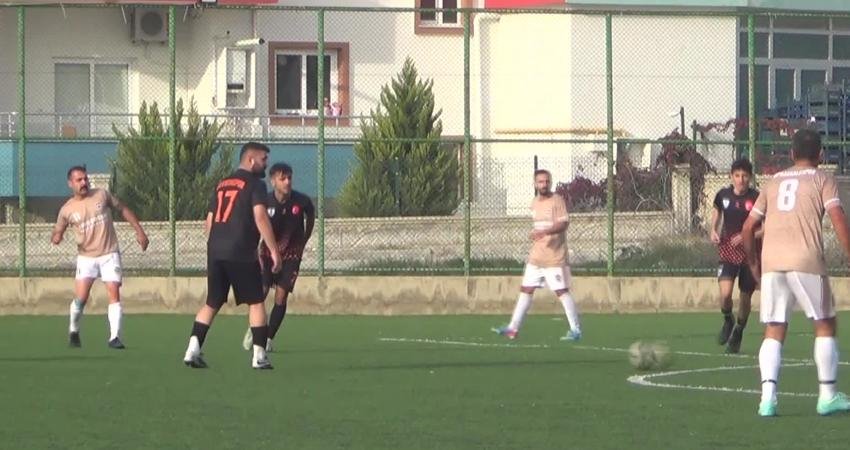 Osmaniye’nin Kadirli ilçesinde amatör Savrun Spor Kulüp Başkanı ve antrenörü