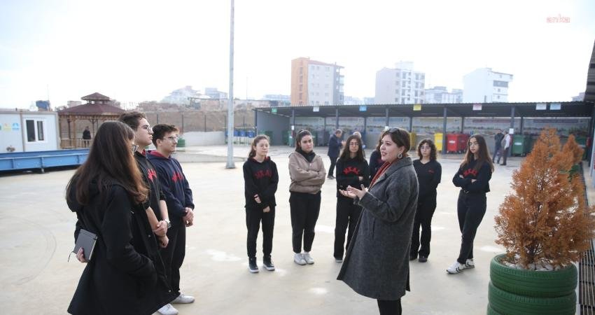 Mustafa Kaynak Anadolu Lisesi öğrencileri, Merkezefendi Belediyesi’nin Atık Getirme Merkezi’ni