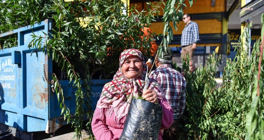 Mersin Büyükşehir Belediyesi, Aydıncık ve Tarsus’ta ‘Badem Fidanı Dağıtımı Töreni’ düzenledi. Tarımsal