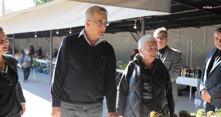Mezitli Belediye Başkanı Neşet Tarhan, eşi Sembol Tarhan ile birlikte
