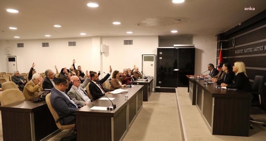 Narlıdere’de yılın son meclisi gerçekleştirildi. Narlıdere Belediye Başkanı Ali Engin,