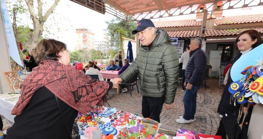 Narlıdere Belediyesi’nin İzmir’e kazandırdığı Tarihi Yukarıköy’de açtığı Yeni Yıl Pazarı’na