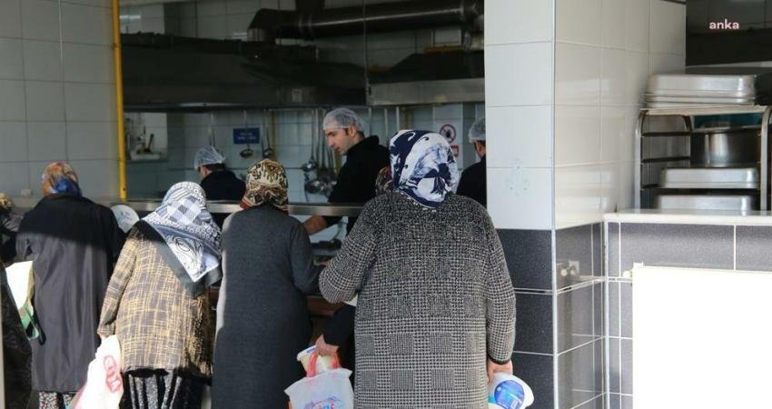 Yıl boyunca ihtiyaç sahibi vatandaşların yanında olan Odunpazarı Belediyesi Aşevi,